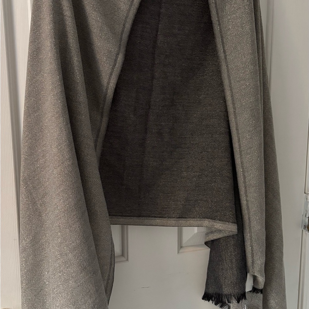 Brand New Calvin Klein Elegant Gray Shawl Wrap.
Bought from Nordstrom